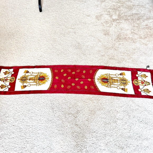 Vintage CASUAL CORNER Satiny Lion Victorian Print Rectangular Scarf - Picture 12 of 13